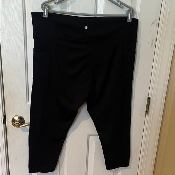 BALLY Black High-Waisted Athletic Leggings Women’s size 2X - Picture 6 of 6